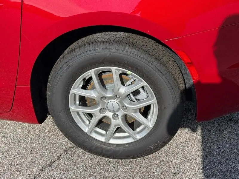 2027 Chrysler Pacifica Select photo 4