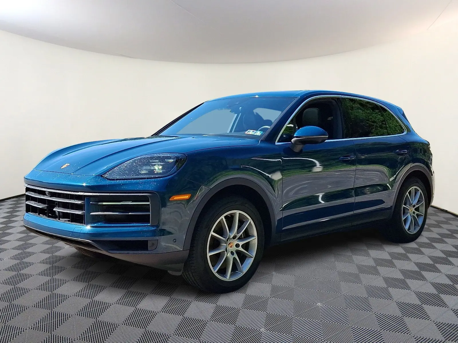 2024 Porsche Cayenne Base photo 3