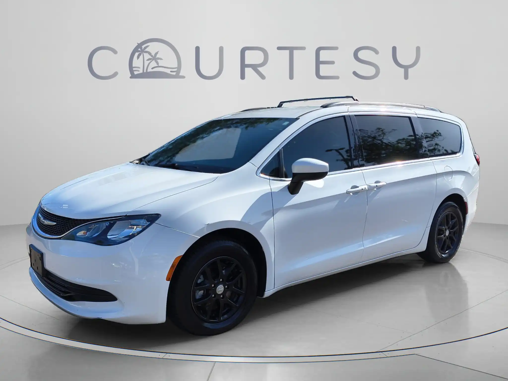 2020 Chrysler Voyager LXi's photo