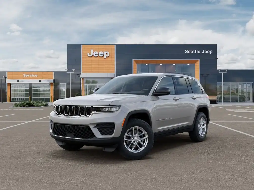 2026 Jeep Grand Cherokee Laredo X 4WD's photo