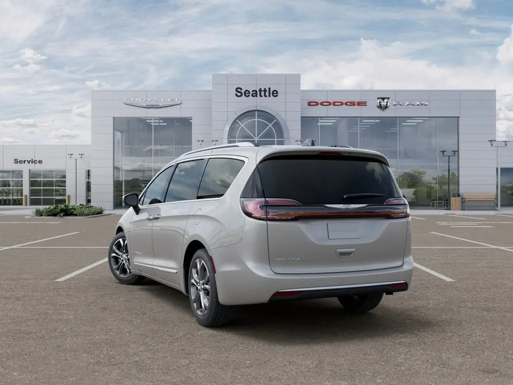 2026 Chrysler Pacifica Pinnacle photo 4