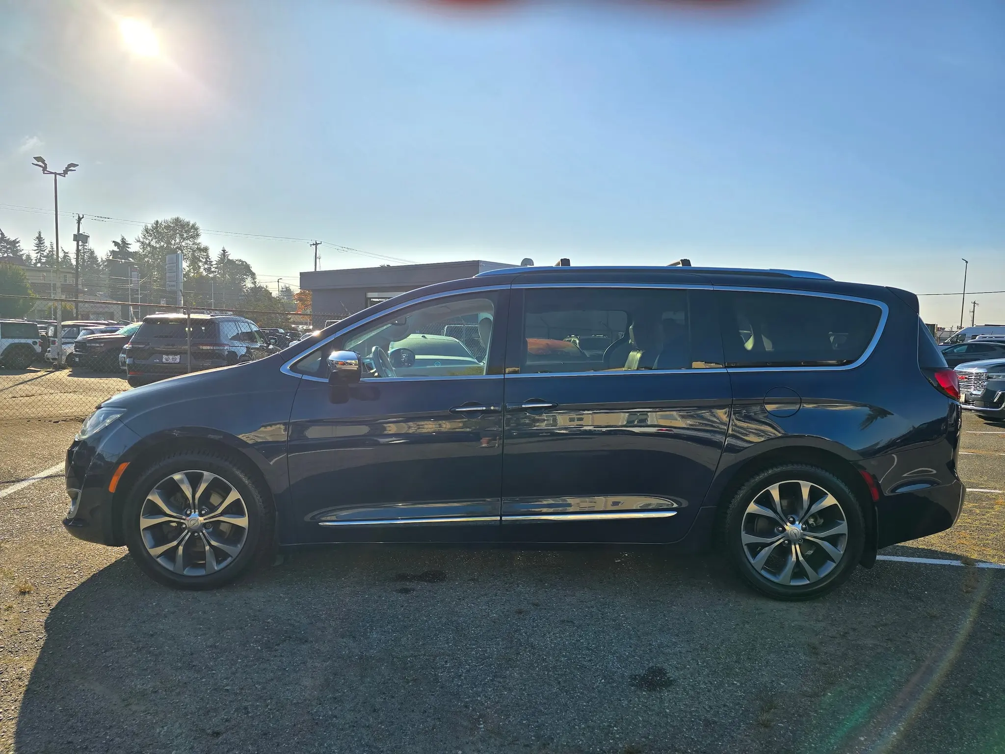 2017 Chrysler Pacifica Limited photo 5