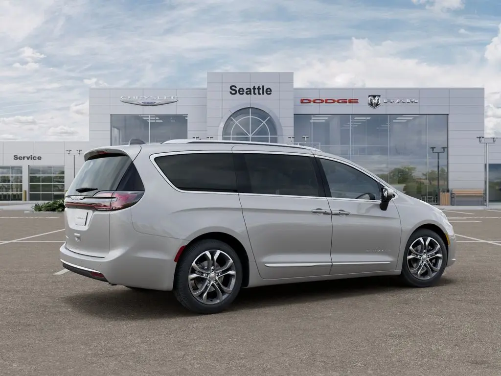 2026 Chrysler Pacifica Pinnacle photo 5