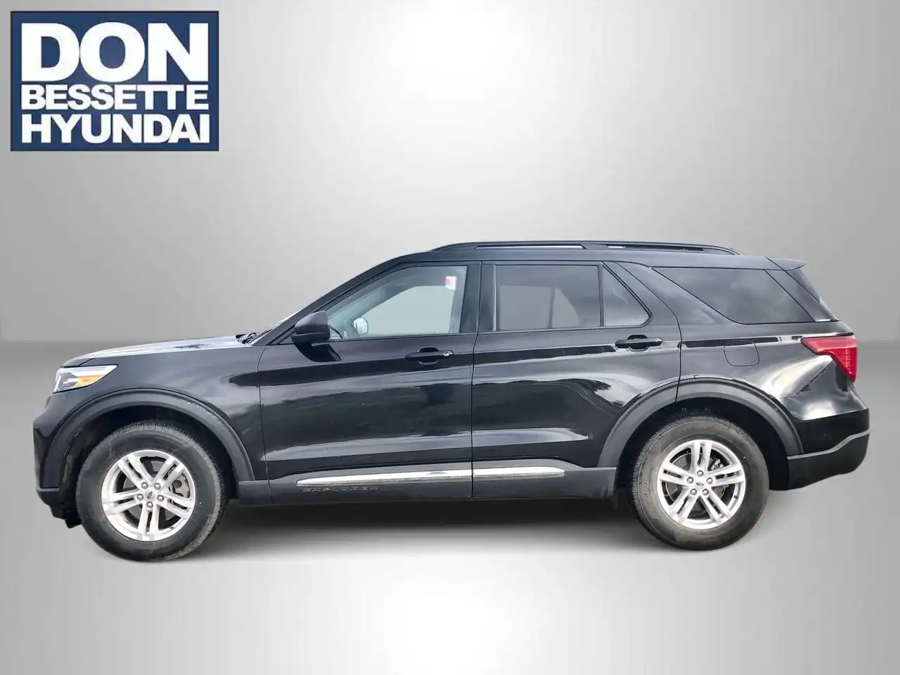 2023 Ford Explorer XLT 4WD's photo