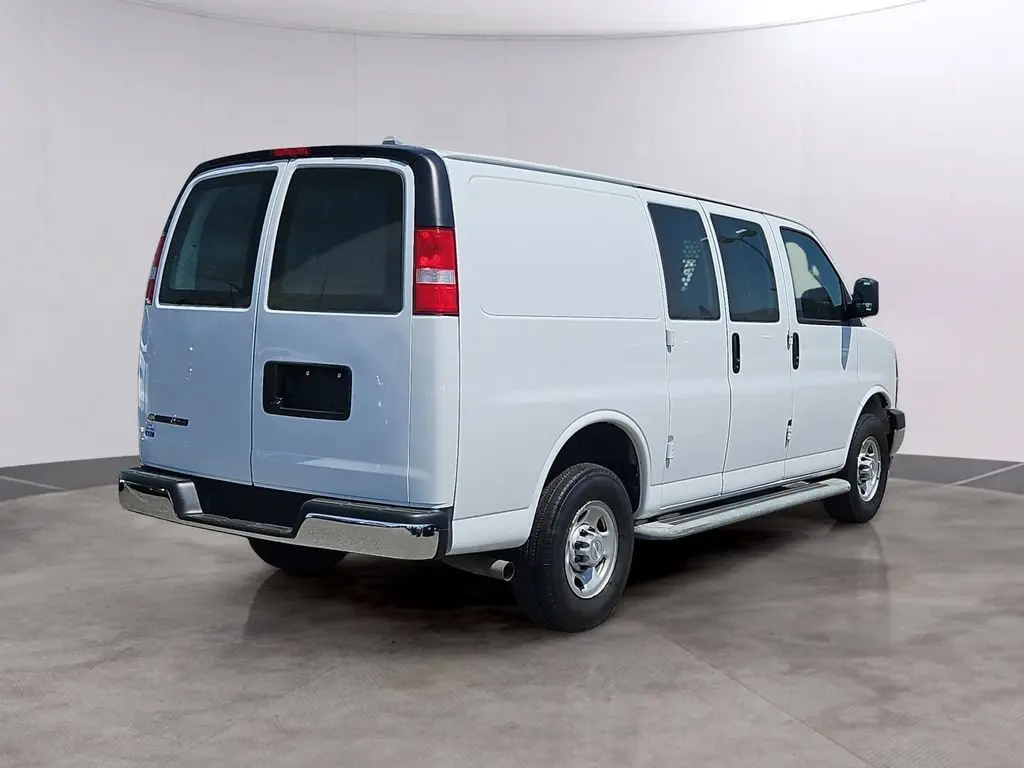 2024 Chevrolet Express Work Van HD 2500 photo 4