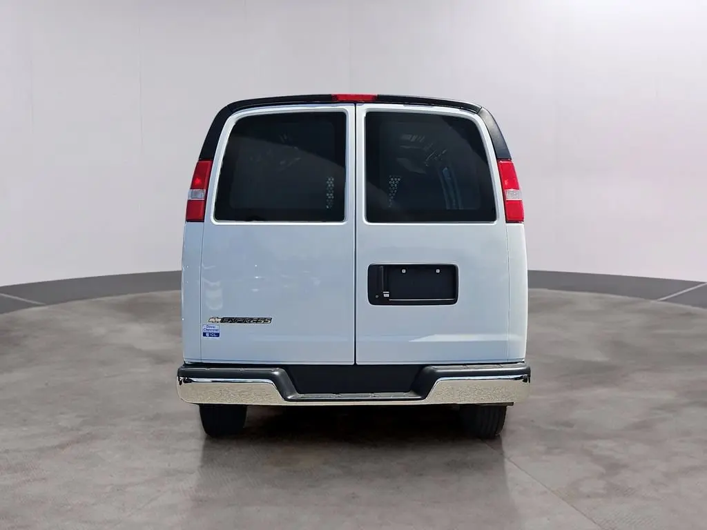 2024 Chevrolet Express Work Van HD 2500 photo 5