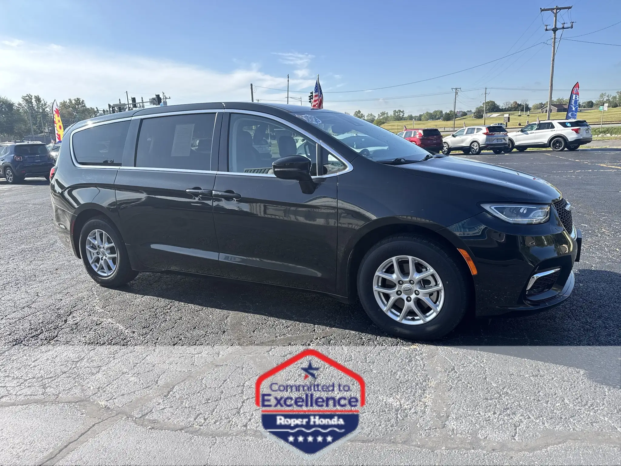 2024 Chrysler Pacifica Touring L's photo
