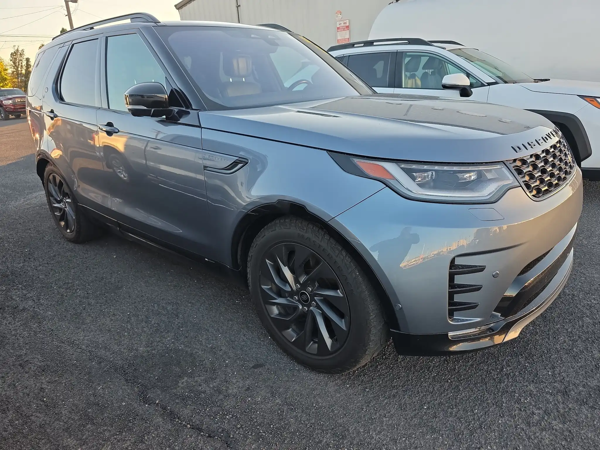 2022 Land Rover Discovery S R Dynamic's photo