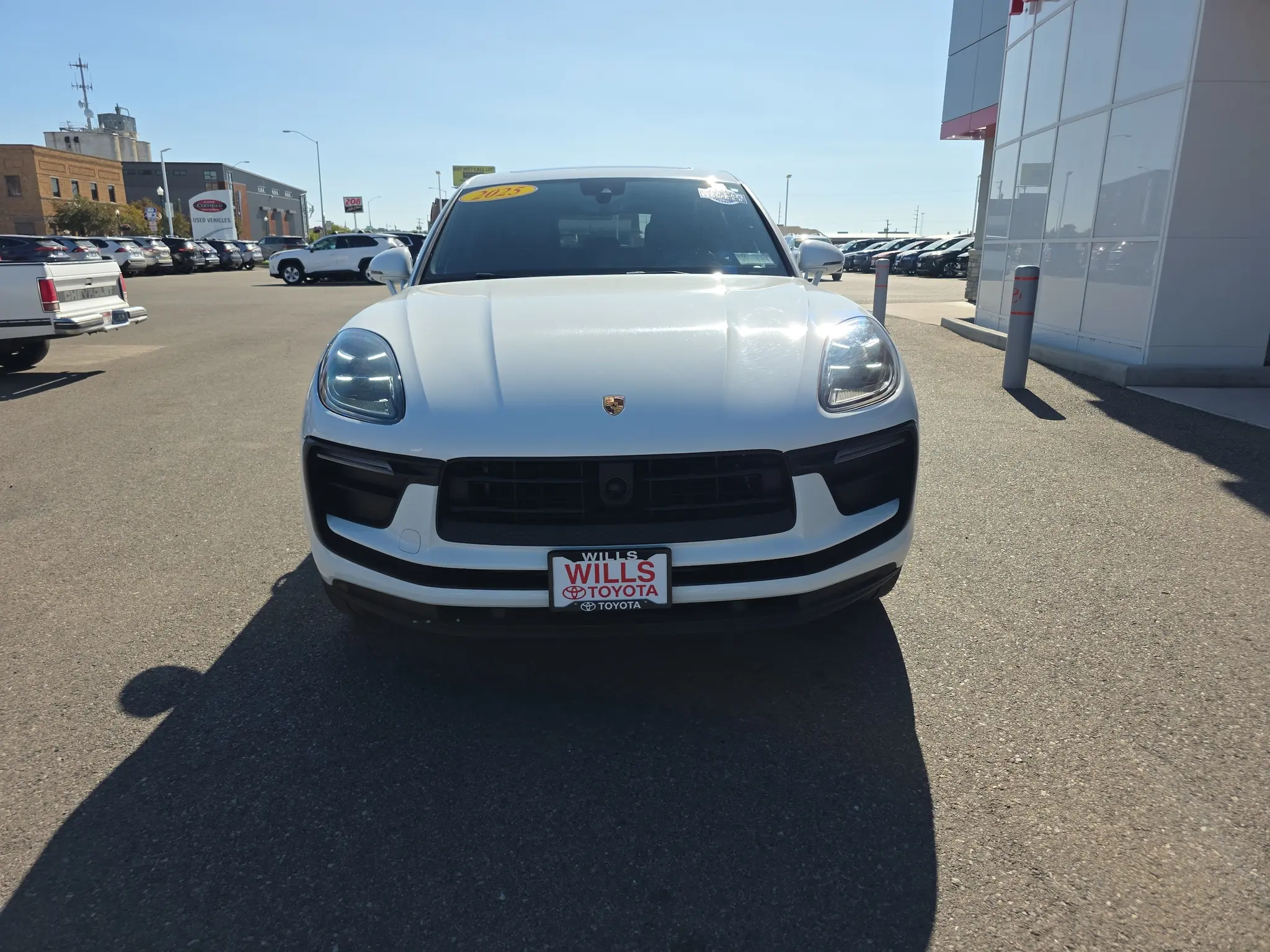 2025 Porsche Macan Base photo 4
