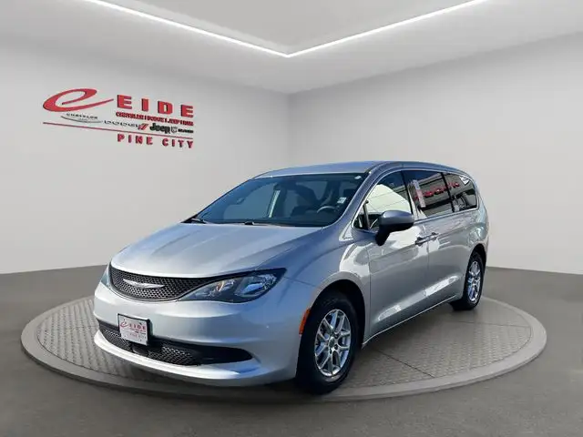 2023 Chrysler Voyager LX's photo