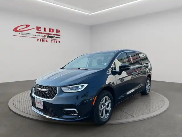 2024 Chrysler Pacifica Limited AWD's photo
