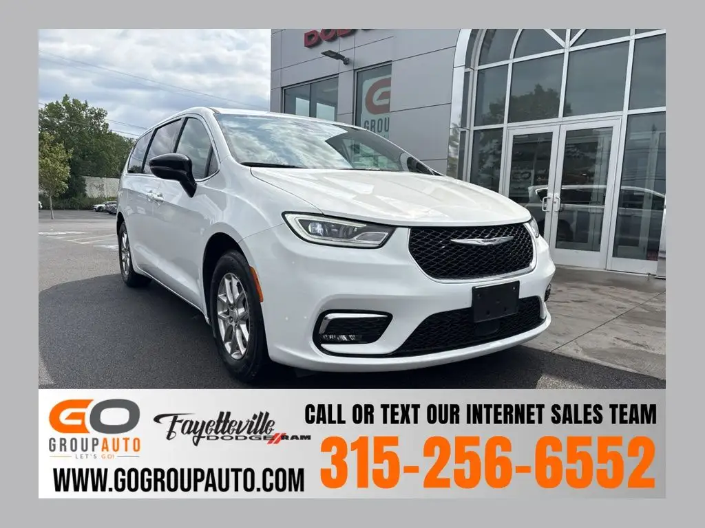 2026 Chrysler Pacifica Select photo 1