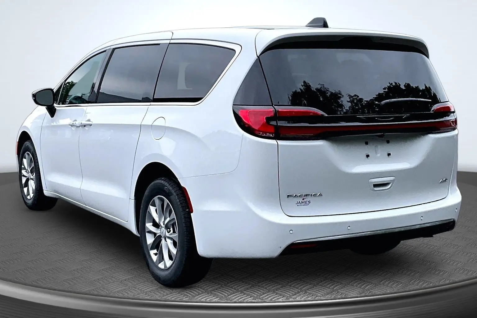 2027 Chrysler Pacifica Select AWD photo 3