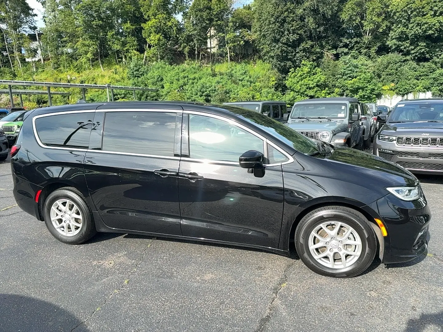 2025 Chrysler Pacifica Select photo 4