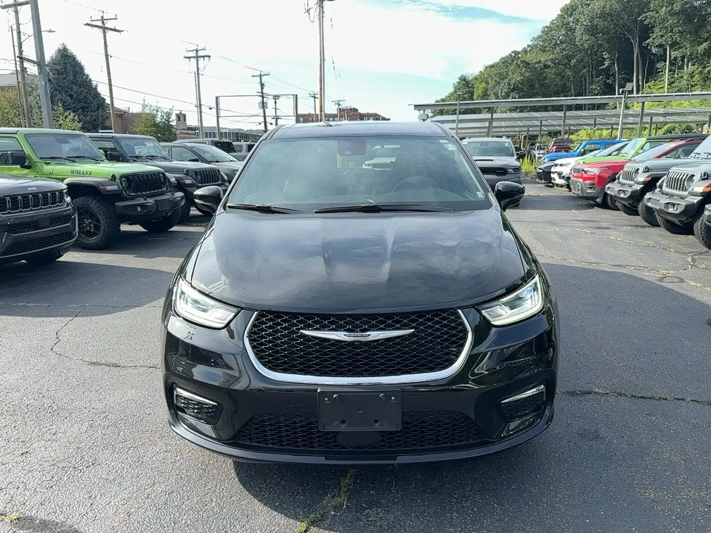 2025 Chrysler Pacifica Select's photo