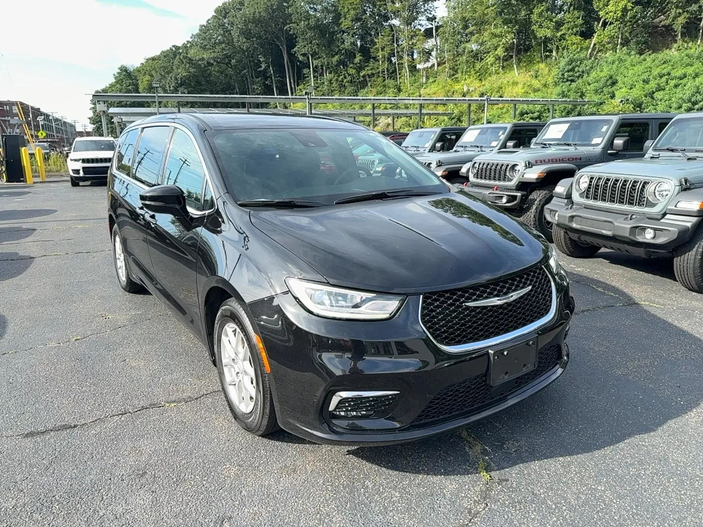 2025 Chrysler Pacifica Select photo 3