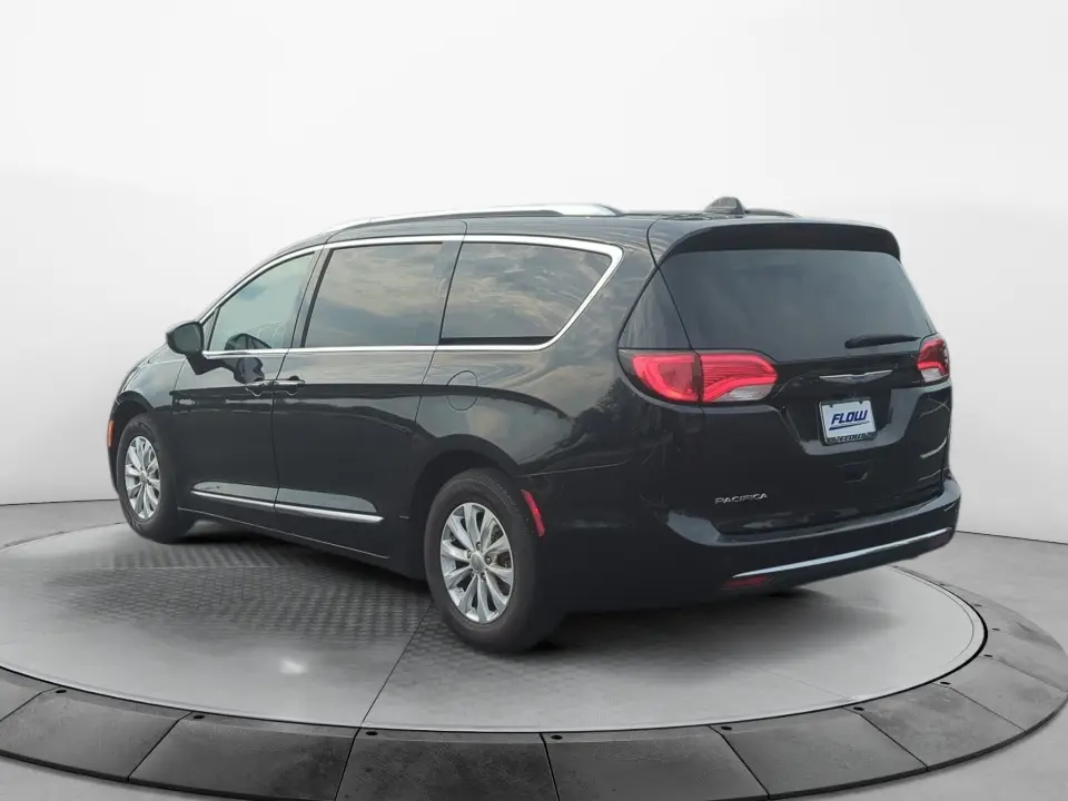 2018 Chrysler Pacifica Touring L photo 5