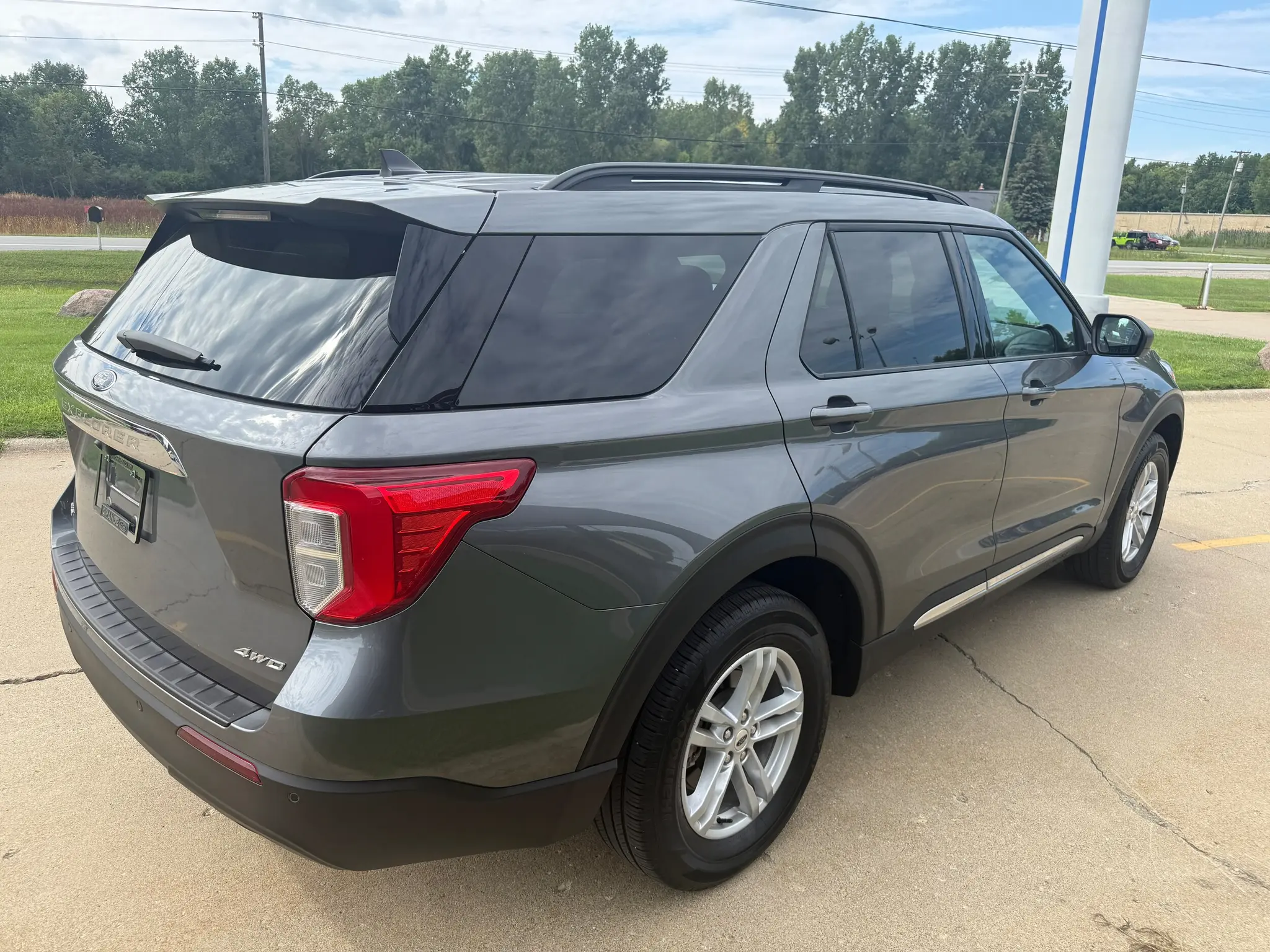 2024 Ford Explorer XLT 4WD photo 5