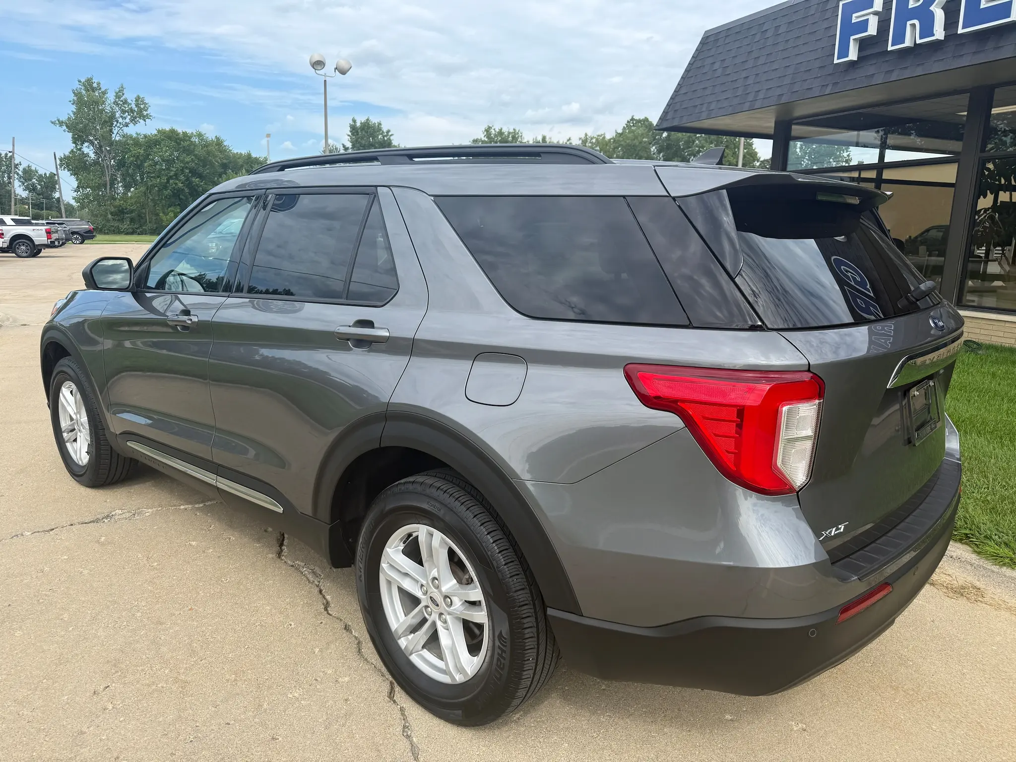 2024 Ford Explorer XLT 4WD photo 3