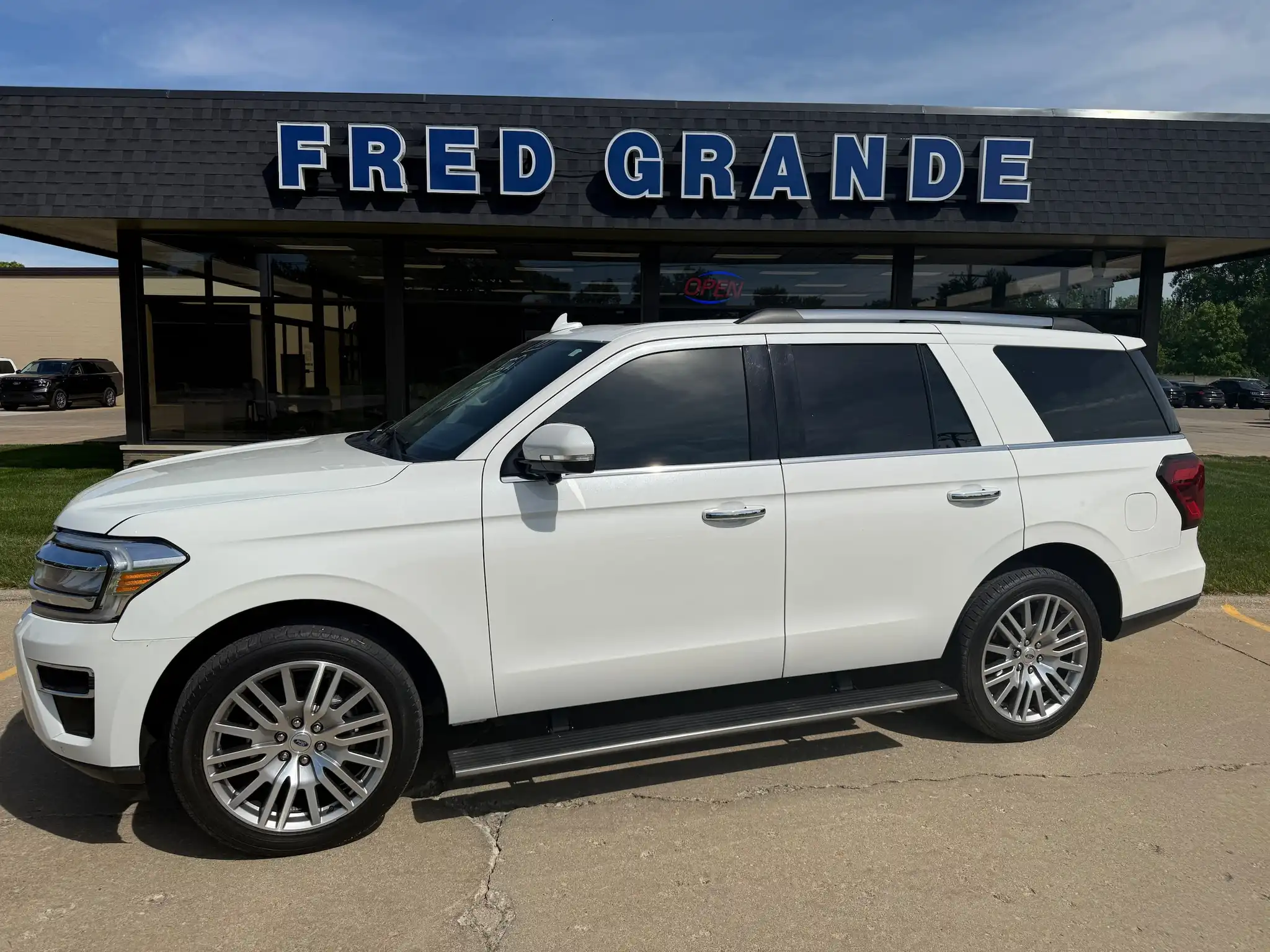 2023 Ford Expedition Limited 4WD's photo
