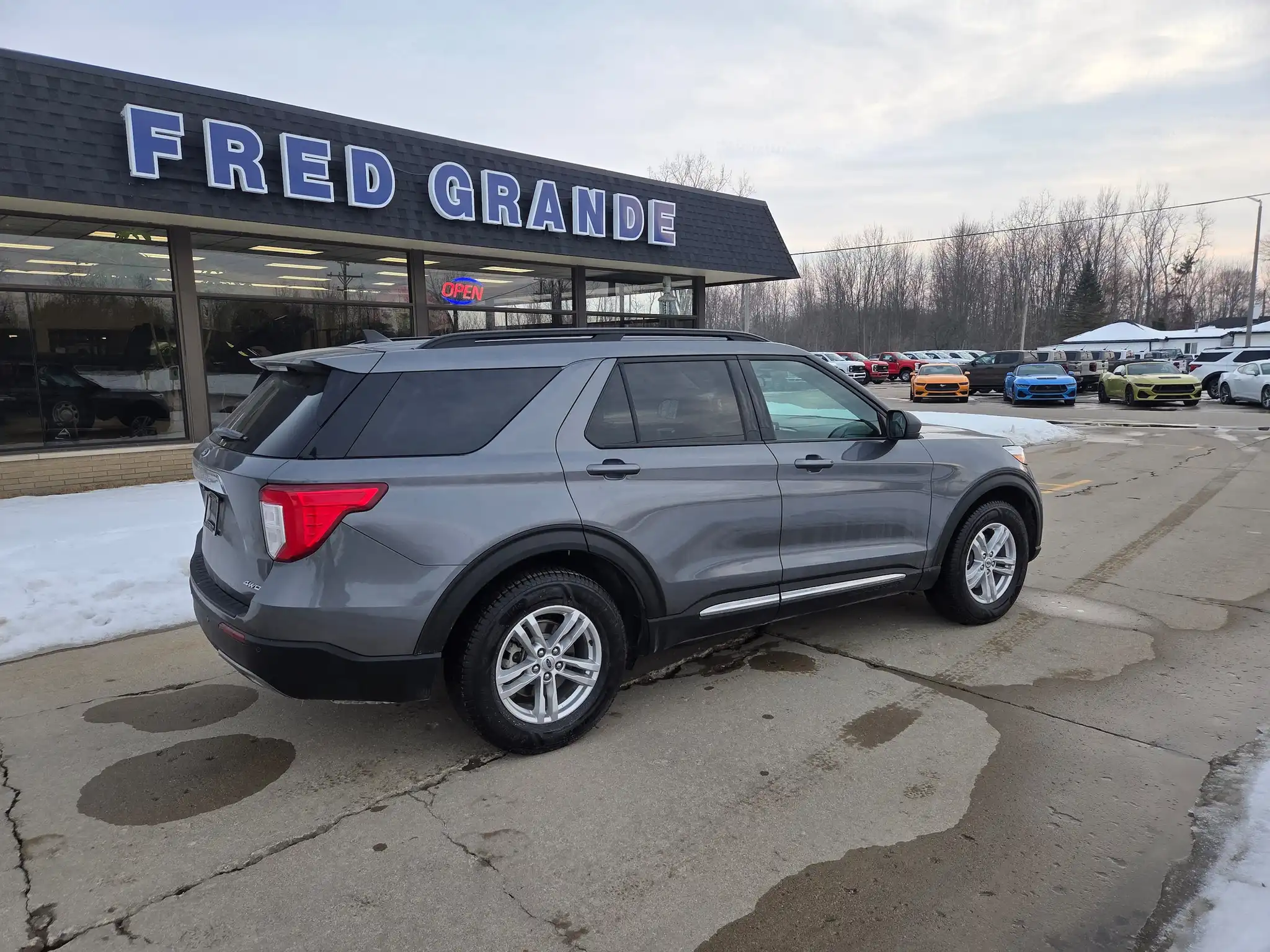 2021 Ford Explorer XLT 4WD's photo