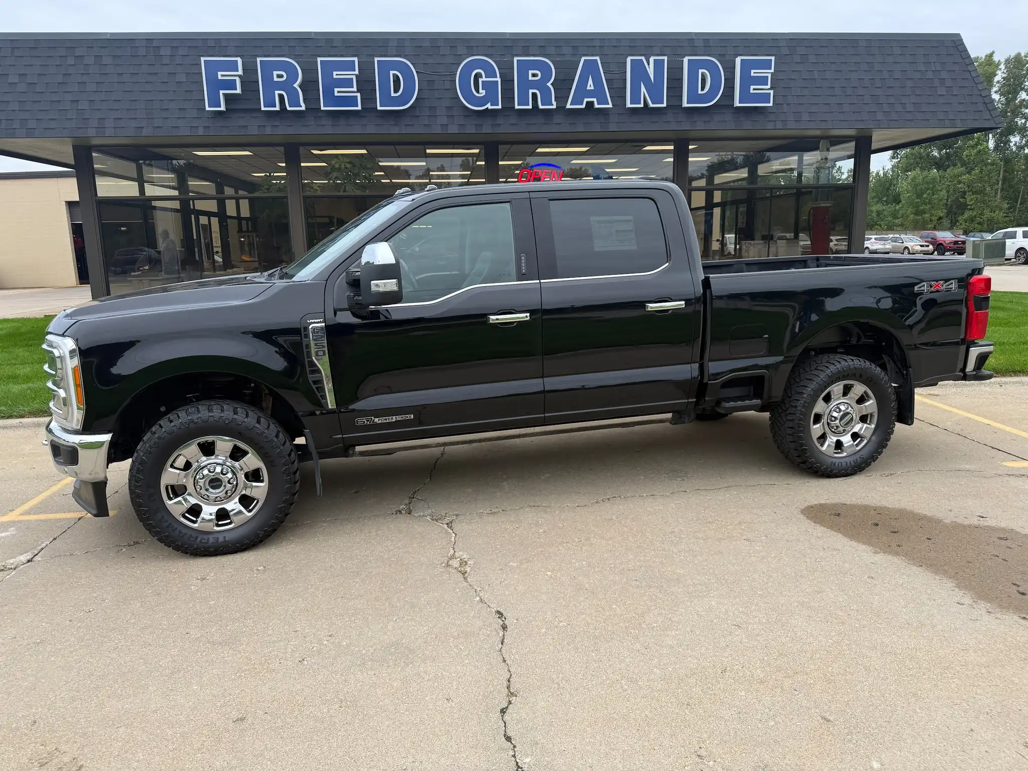 2023 Ford F-250 Lariat 4WD Crew Cab 160 in's photo