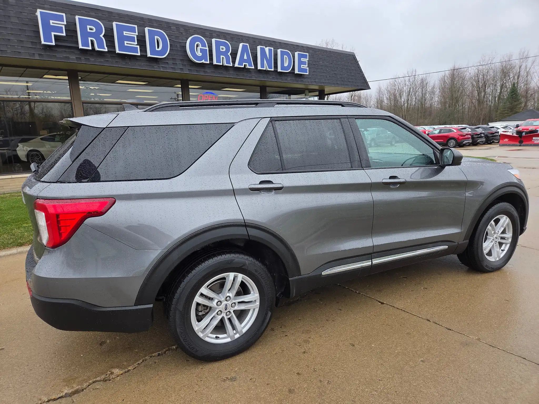 2024 Ford Explorer XLT 4WD's photo