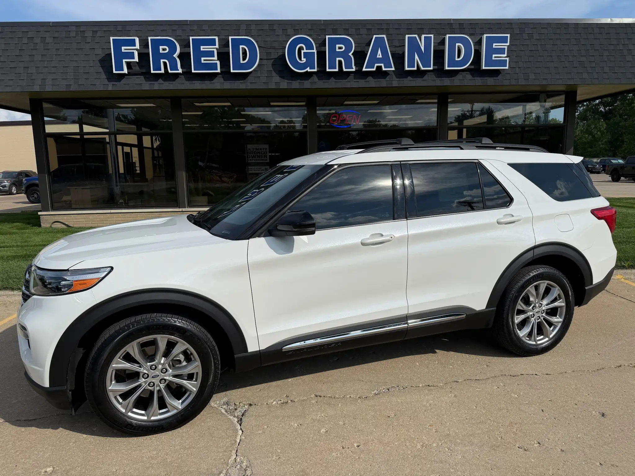 2024 Ford Explorer XLT 4WD's photo