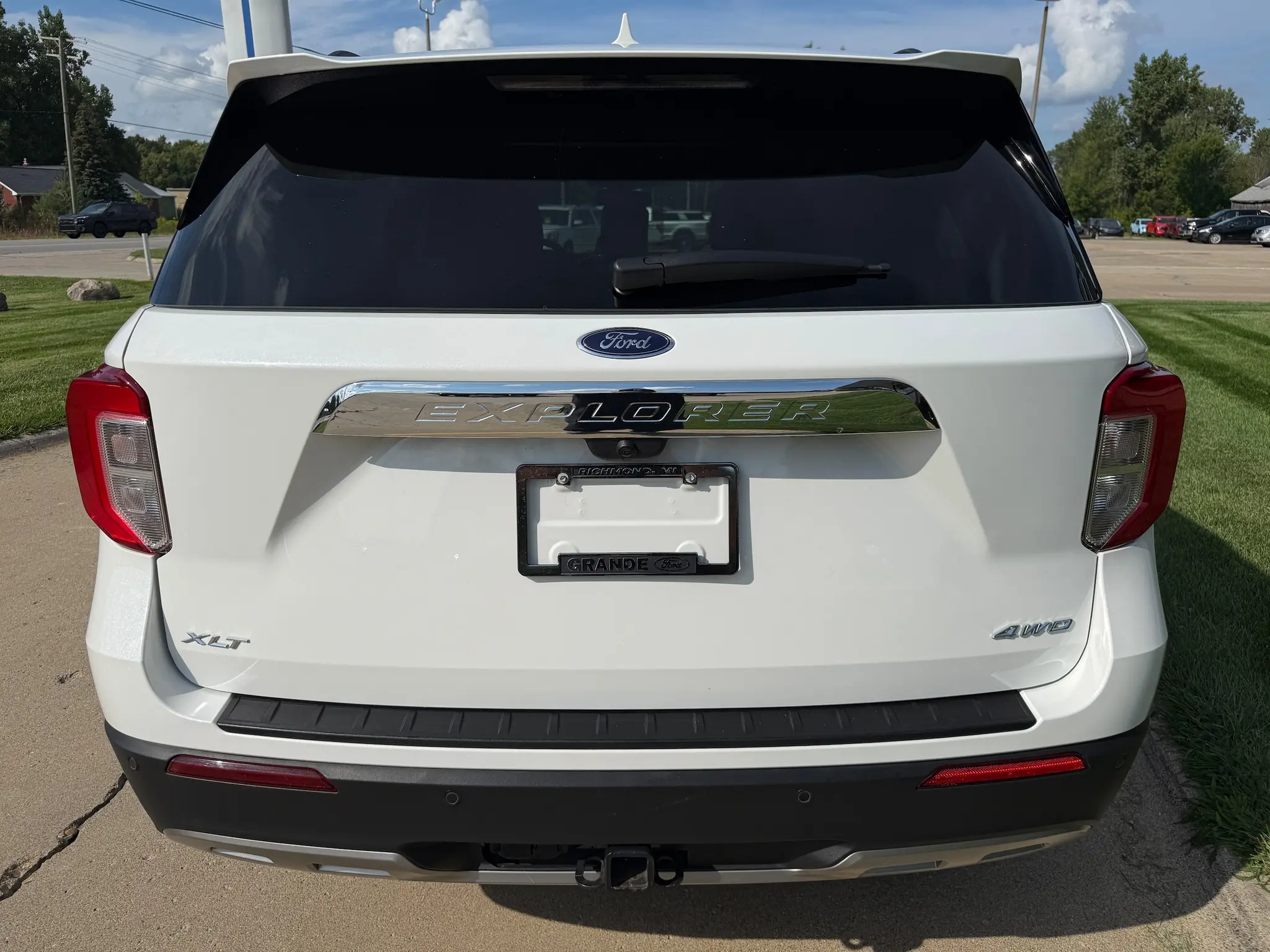 2024 Ford Explorer XLT 4WD photo 5