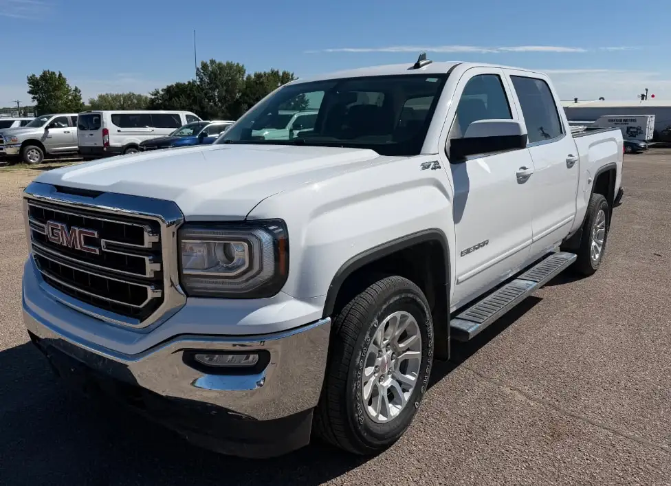 2017 GMC Sierra SLE 4WD Crew Cab Short Box's photo