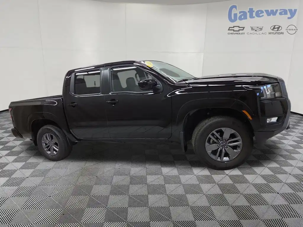2025 Nissan Frontier SV Crew Cab 4WD SWB's photo