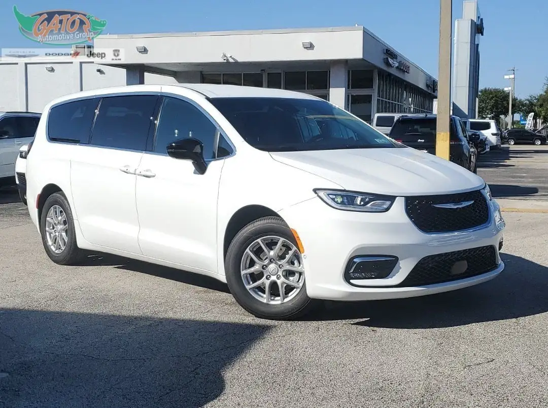 2025 Chrysler Pacifica Select photo 1