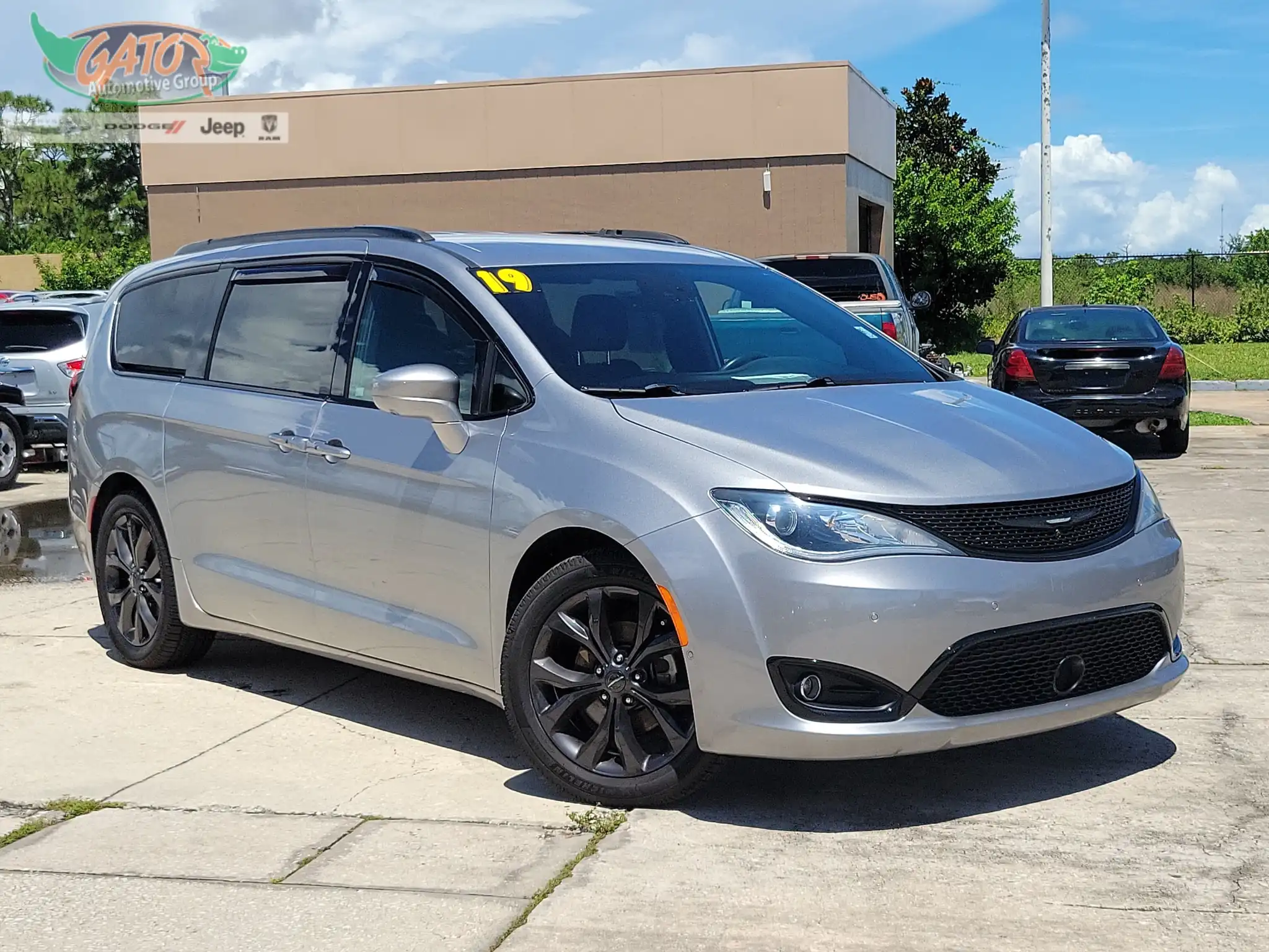 2019 Chrysler Pacifica Touring L Plus's photo