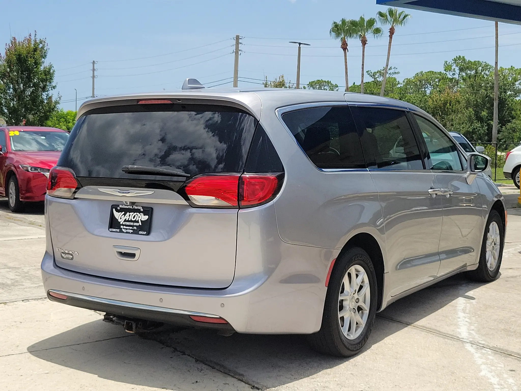 2020 Chrysler Pacifica Touring photo 4