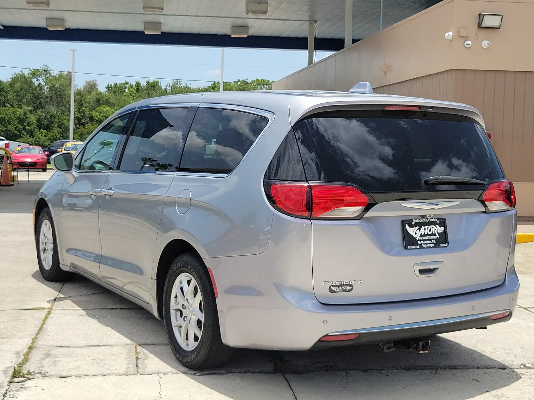 2020 Chrysler Pacifica Touring photo 3