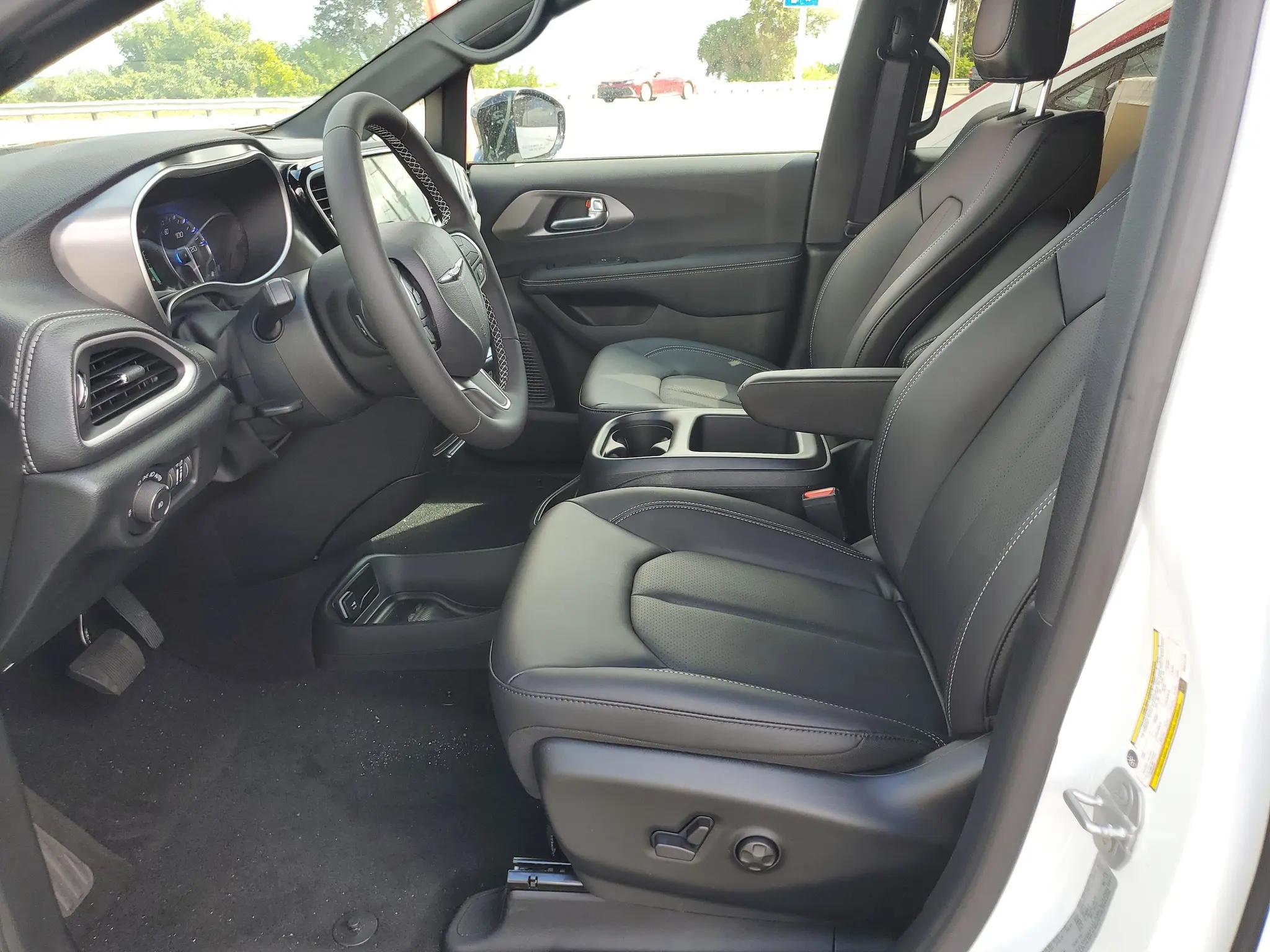 2025 Chrysler Pacifica Select photo 5