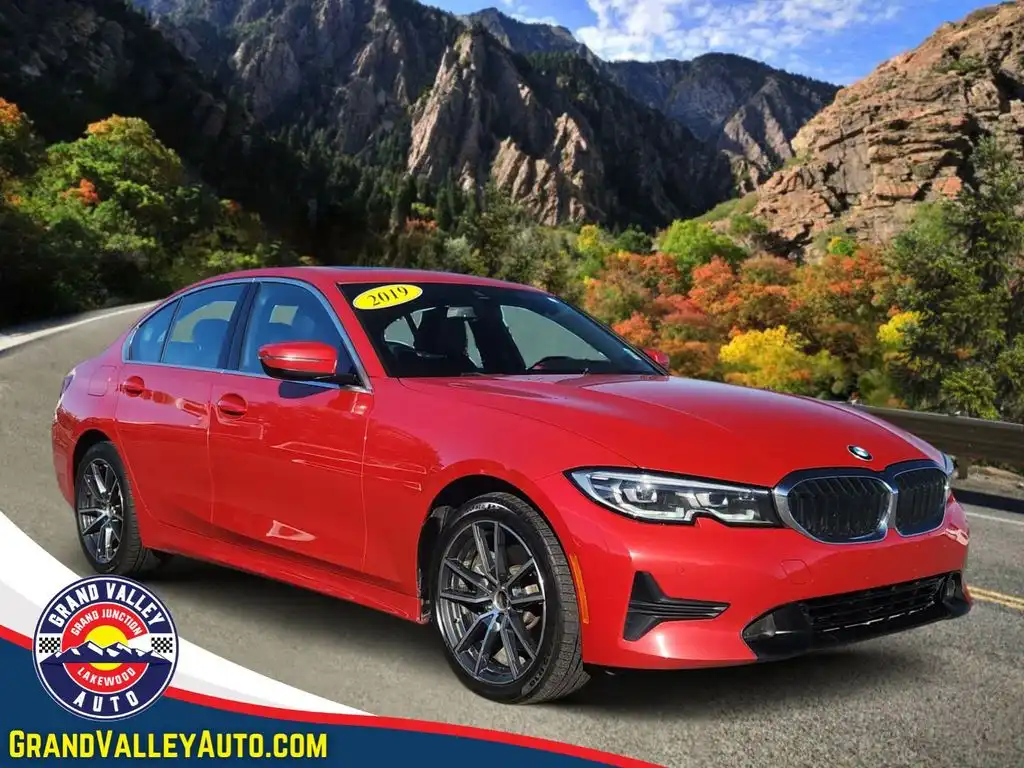 2019 BMW 3 Series 330i xDrive Sedan's photo
