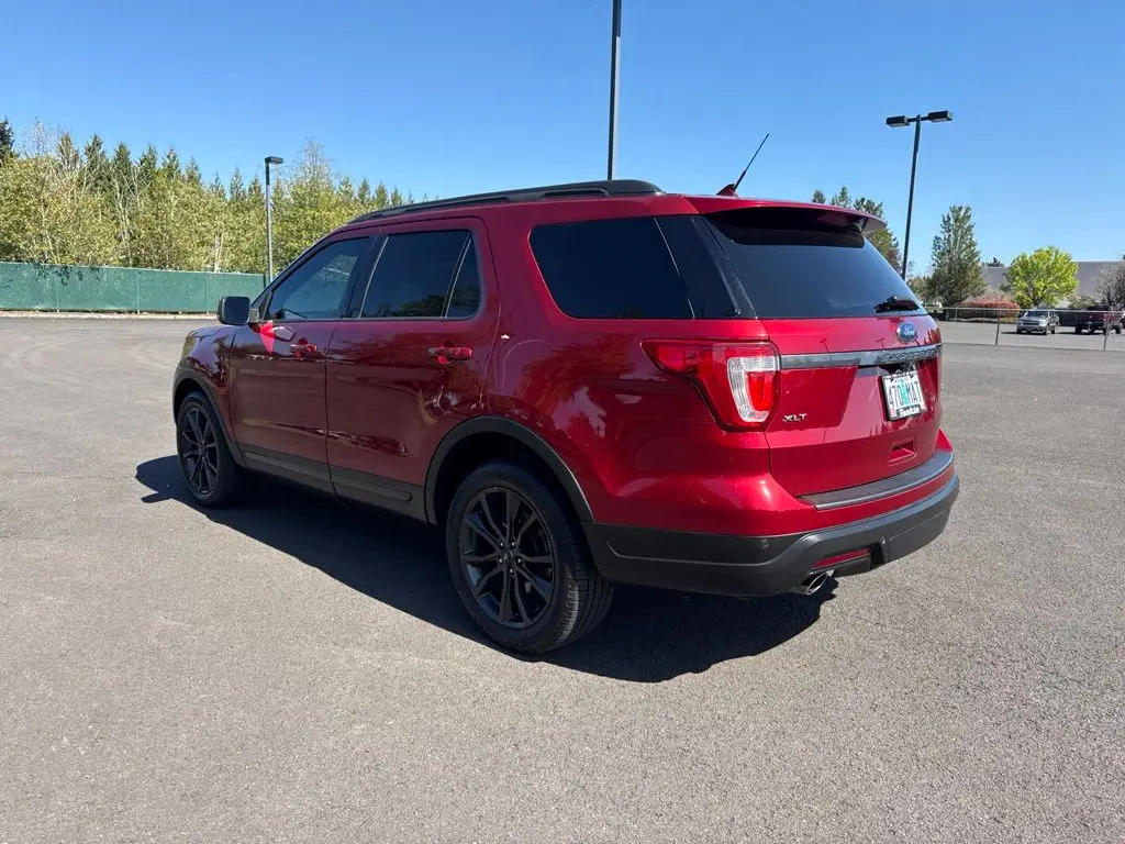 2019 Ford Explorer XLT 4WD photo 5