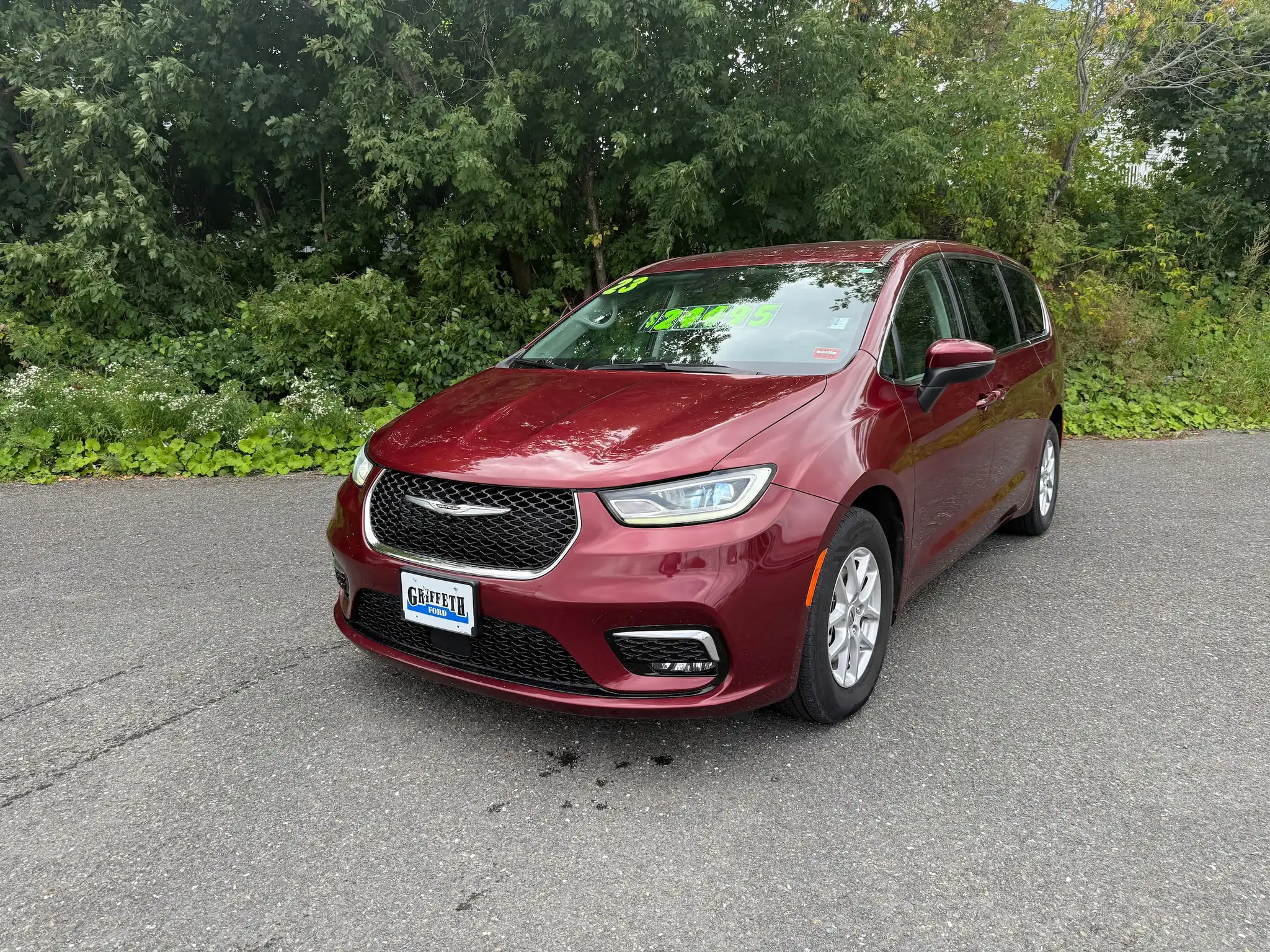 2023 Chrysler Pacifica Touring L's photo