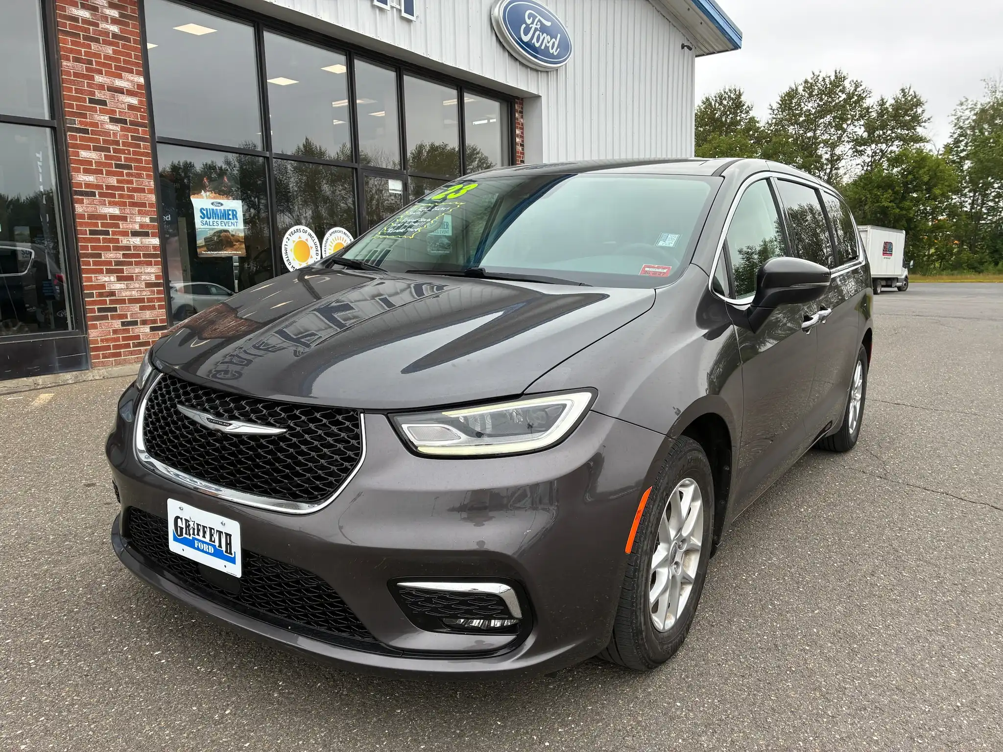 2023 Chrysler Pacifica Touring L's photo