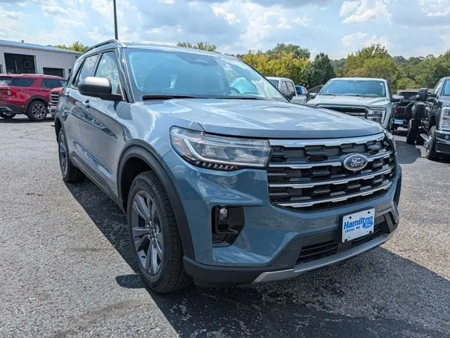 2026 Ford Explorer Active 4WD photo 4