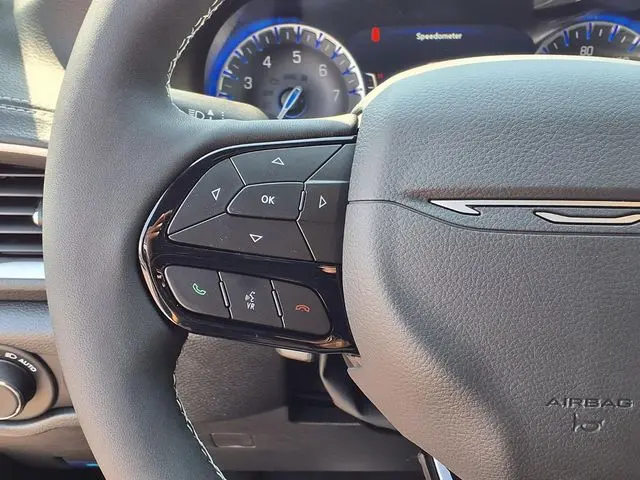 2027 Chrysler Pacifica Limited photo 5