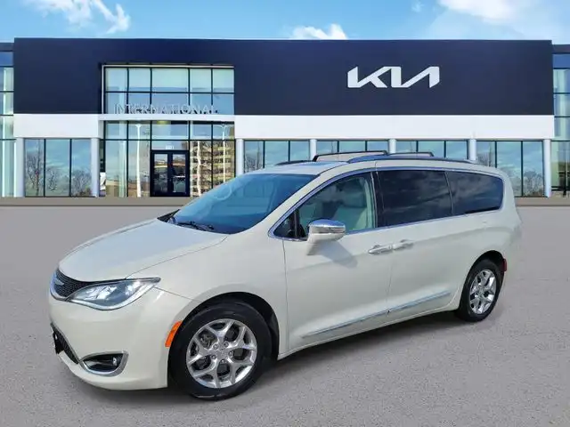 2019 Chrysler Pacifica Limited's photo