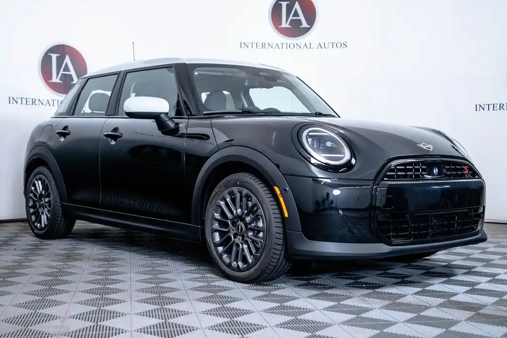 2026 MINI Hardtop Cooper S Signature's photo