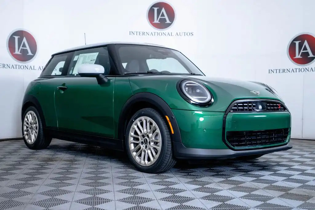 2026 MINI Hardtop Cooper S Signature's photo