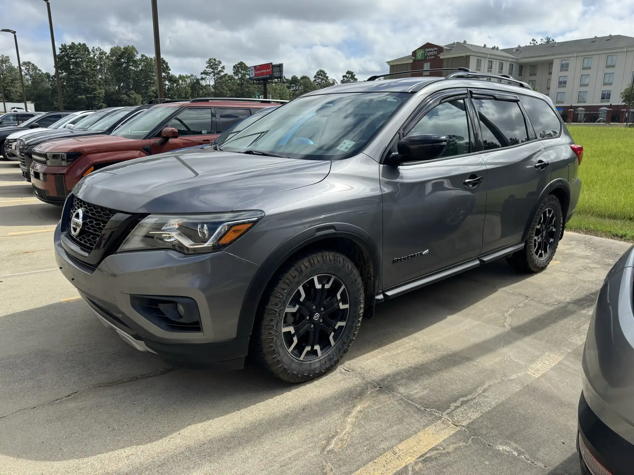 2019 Nissan Pathfinder SV FWD's photo