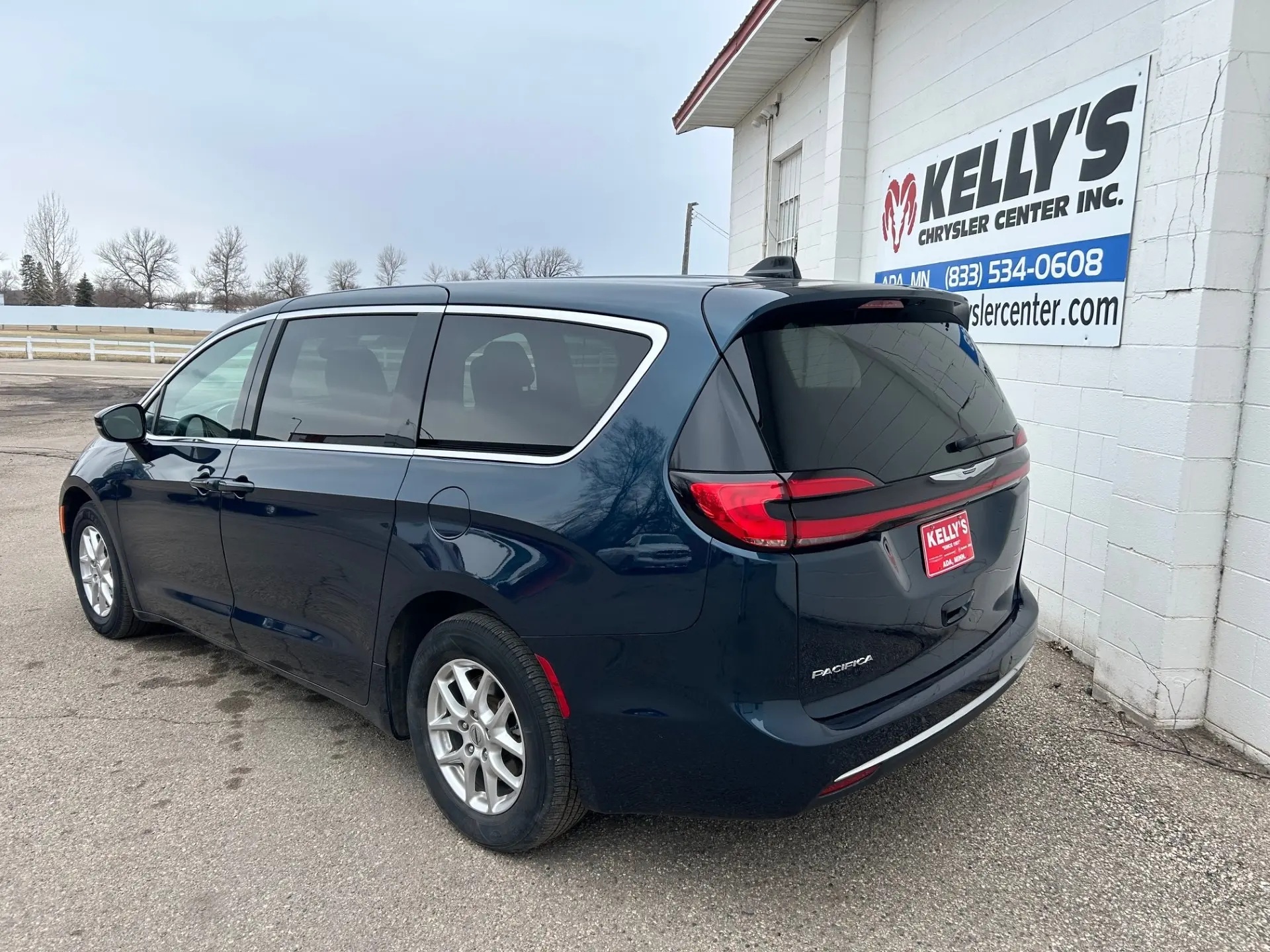 2025 Chrysler Pacifica Select photo 4