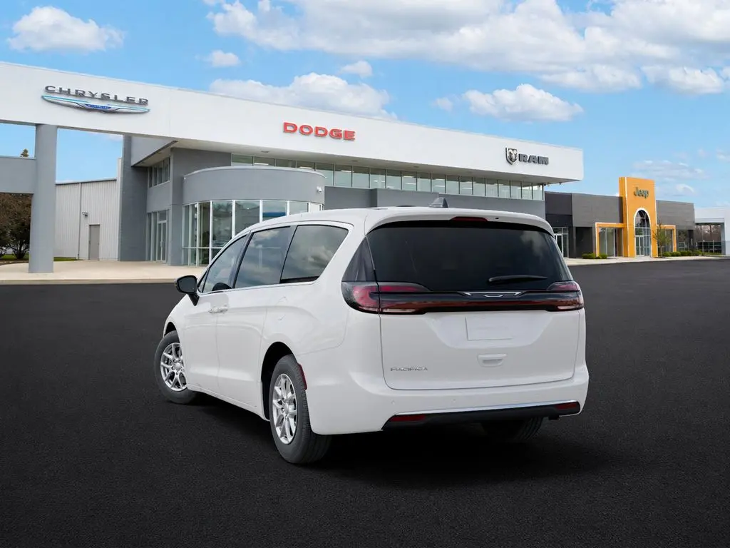 2027 Chrysler Pacifica Select photo 3