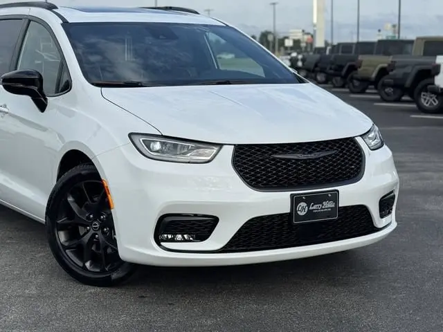 2026 Chrysler Pacifica Select photo 5