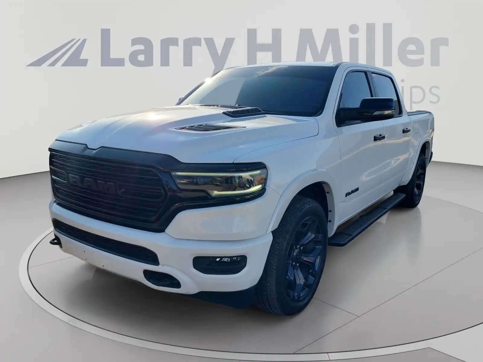 2023 RAM 1500 Limited 4WD Crew Cab 5'7's photo